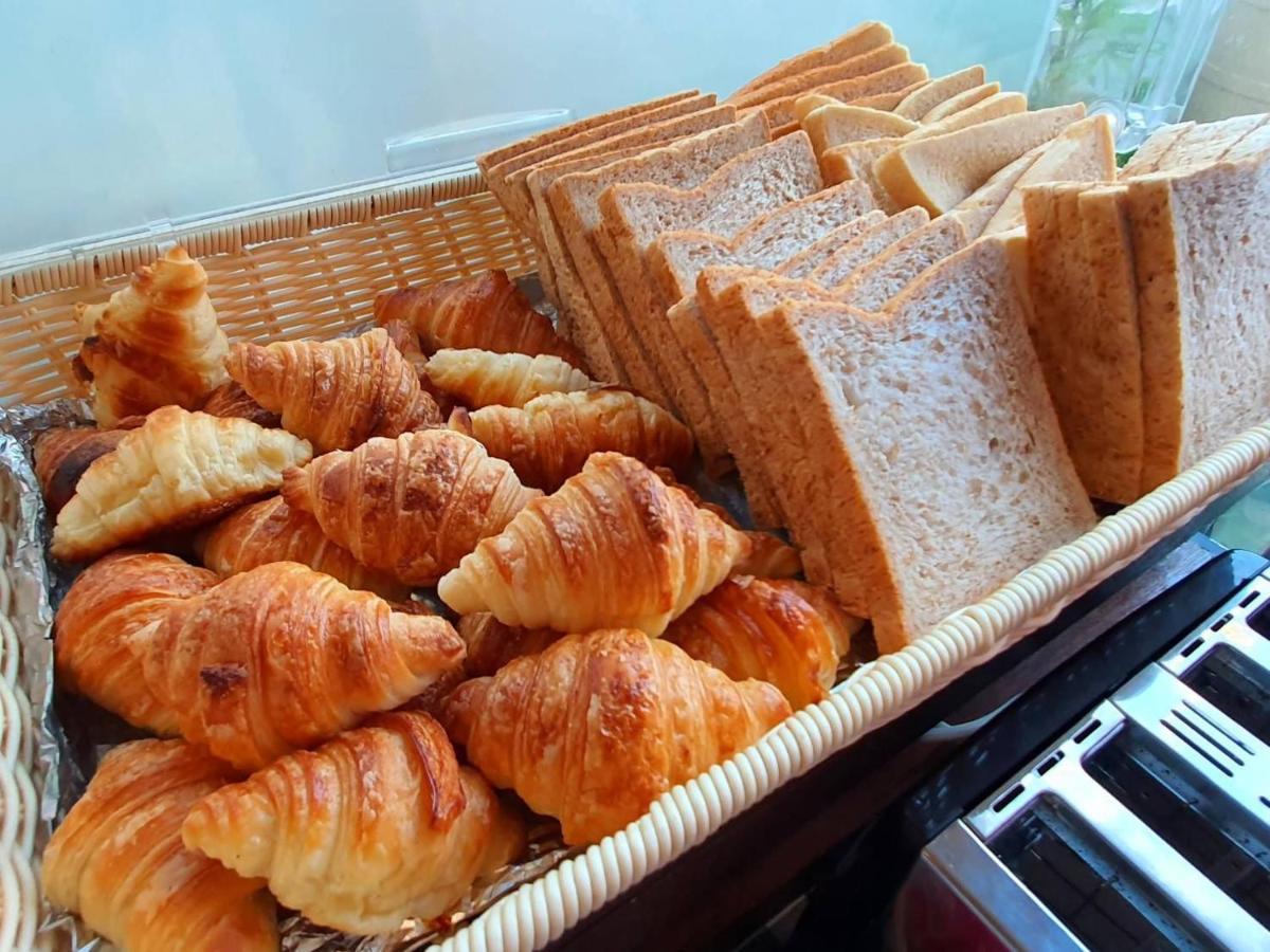Goldenbell Hotel Chiangmai Csiangmaj Kültér fotó