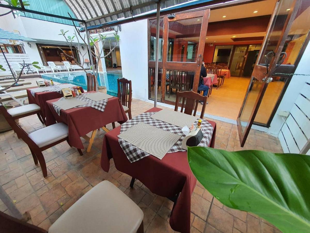 Goldenbell Hotel Chiangmai Csiangmaj Kültér fotó